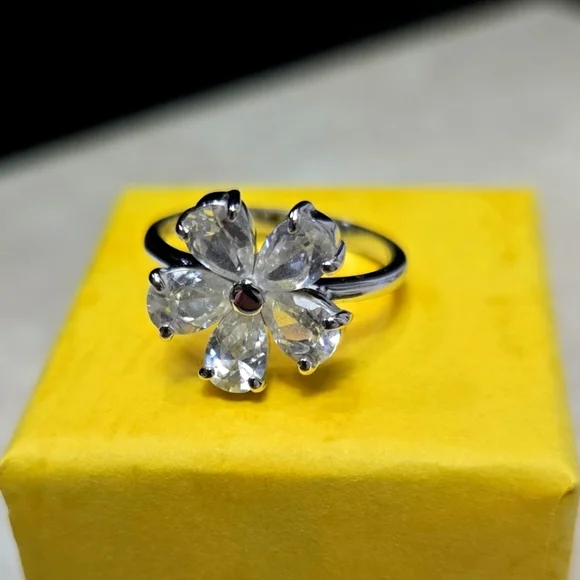 Sterling Silver 925 Rhinestones Floral Ring Size 6 Weigt 2g - Picture 4 of 17